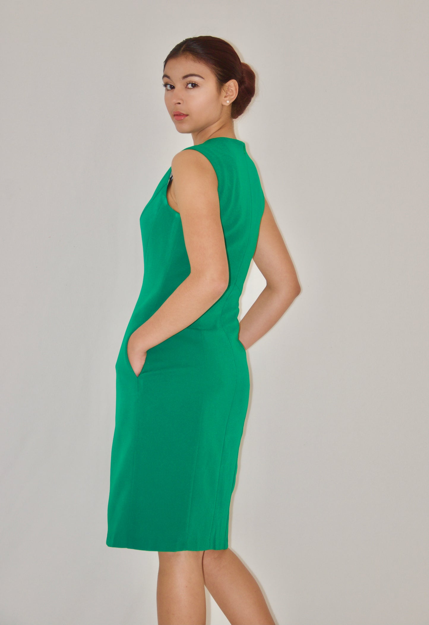 Green Sleeveless Sheath Dress